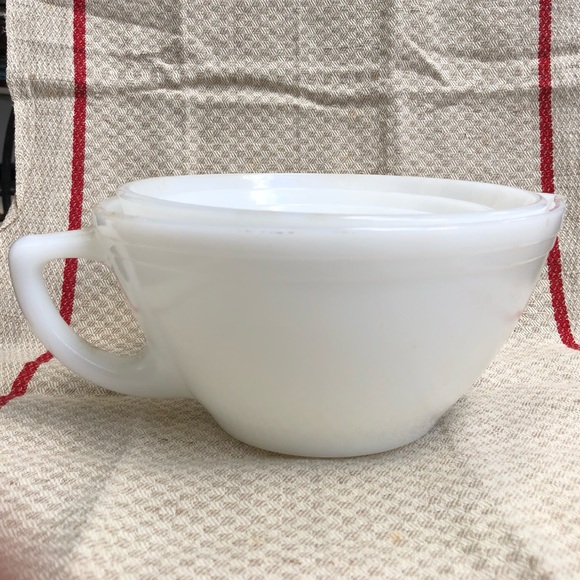 1940’s Federal Glass White / Milk Glass Mixing Bowl Set unused - Picture 4 of 8